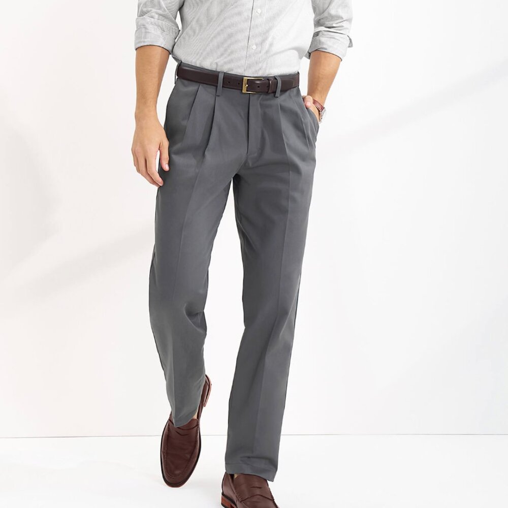 NWT Lands' End Men's Comfort Waist Traditional Fit Pleated Front Chino Pant